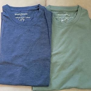 Banana Republic tshirt size small